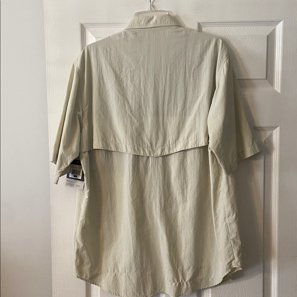 Redington Beige Short Sleeve Shirt size L brand new length 32” pit to pit 44” - Picture 7 of 8